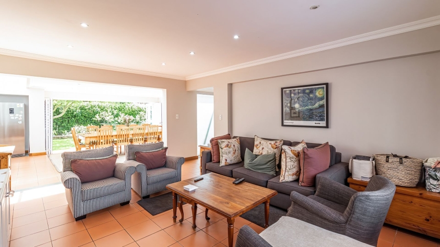 5 Bedroom Property for Sale in Linden Gauteng