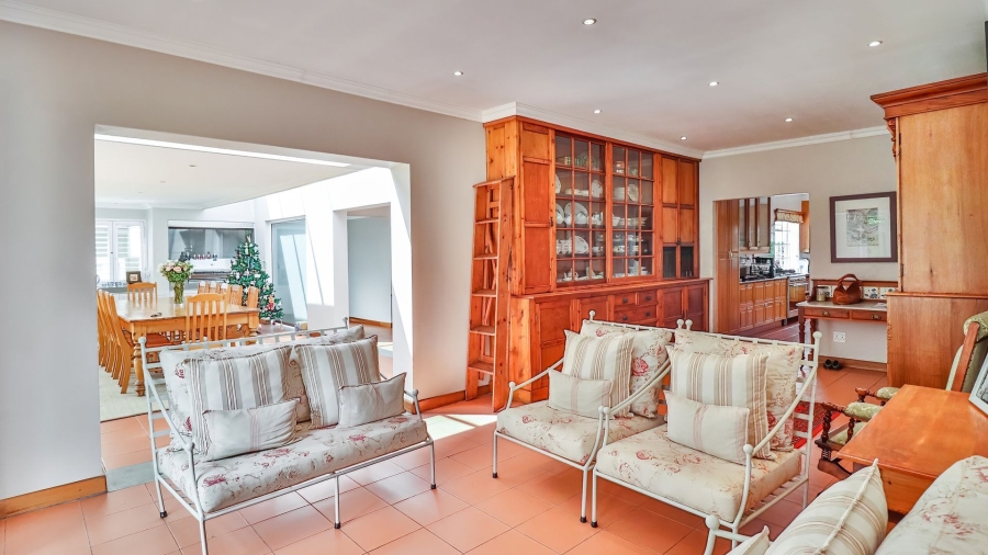 5 Bedroom Property for Sale in Linden Gauteng