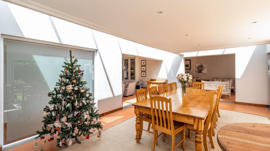 5 Bedroom Property for Sale in Linden Gauteng