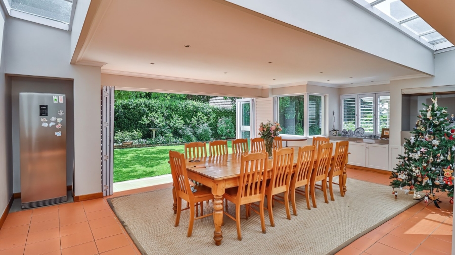 5 Bedroom Property for Sale in Linden Gauteng