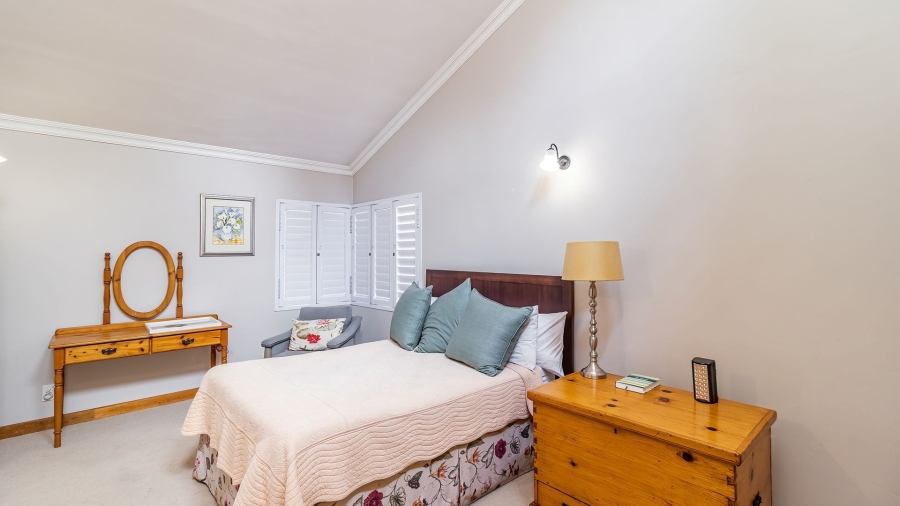 5 Bedroom Property for Sale in Linden Gauteng