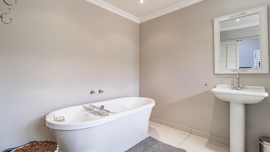 5 Bedroom Property for Sale in Linden Gauteng