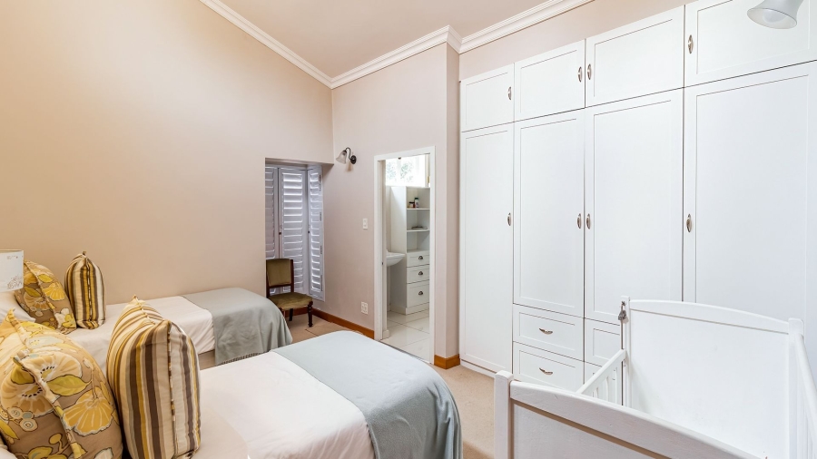 5 Bedroom Property for Sale in Linden Gauteng