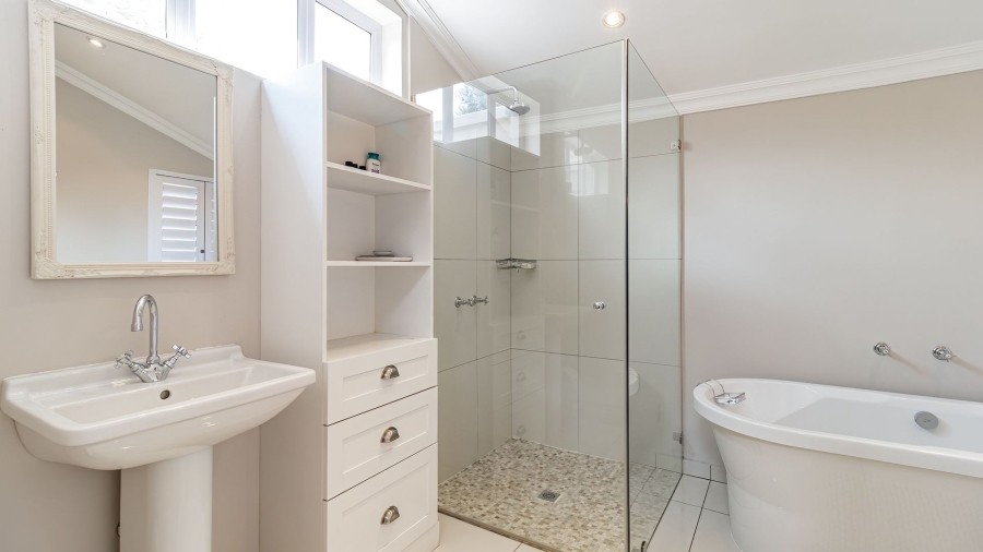 5 Bedroom Property for Sale in Linden Gauteng