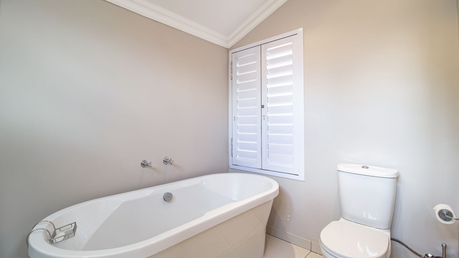 5 Bedroom Property for Sale in Linden Gauteng