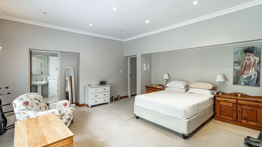 5 Bedroom Property for Sale in Linden Gauteng