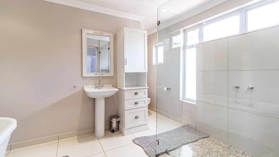 5 Bedroom Property for Sale in Linden Gauteng