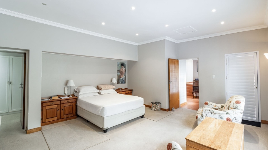 5 Bedroom Property for Sale in Linden Gauteng