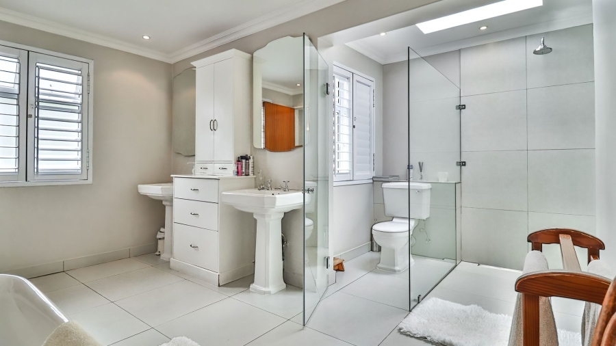 5 Bedroom Property for Sale in Linden Gauteng