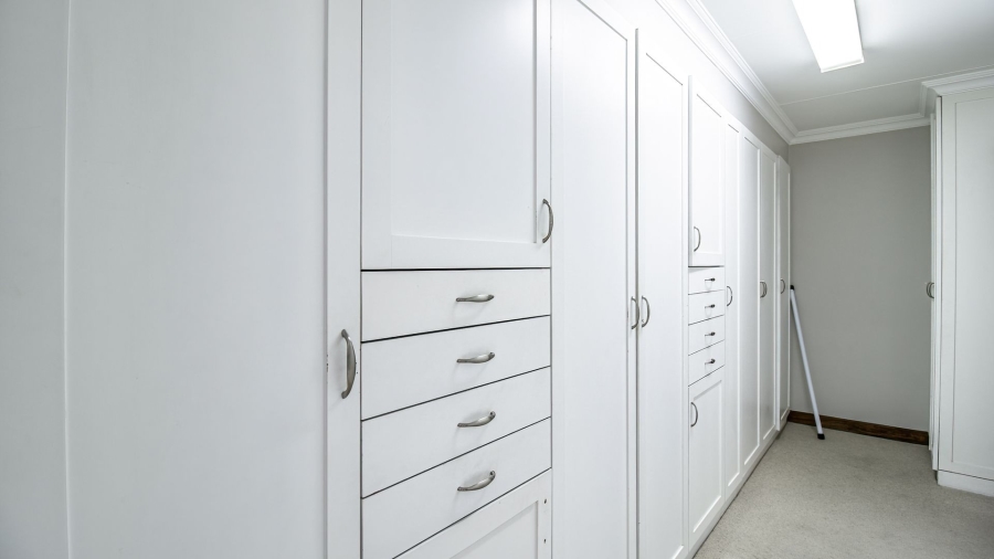 5 Bedroom Property for Sale in Linden Gauteng