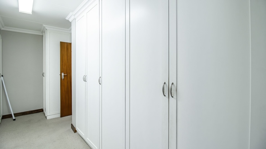 5 Bedroom Property for Sale in Linden Gauteng