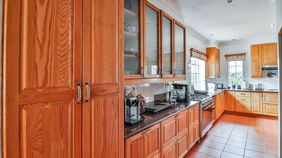 5 Bedroom Property for Sale in Linden Gauteng