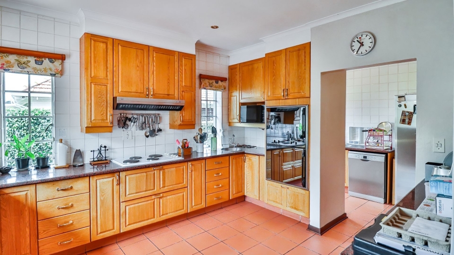 5 Bedroom Property for Sale in Linden Gauteng