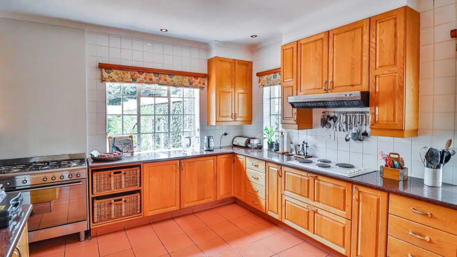 5 Bedroom Property for Sale in Linden Gauteng