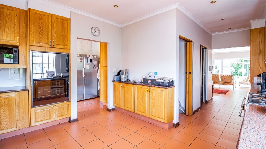 5 Bedroom Property for Sale in Linden Gauteng