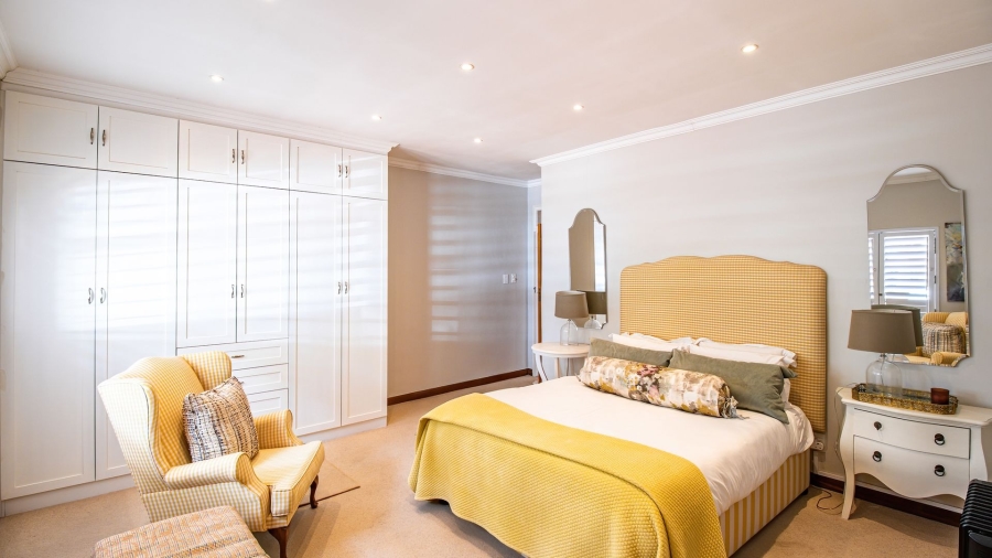 5 Bedroom Property for Sale in Linden Gauteng