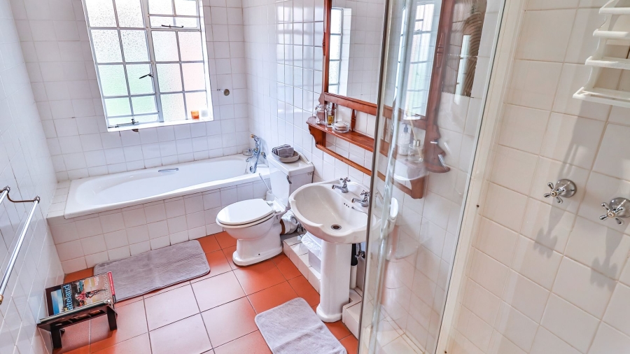 5 Bedroom Property for Sale in Linden Gauteng