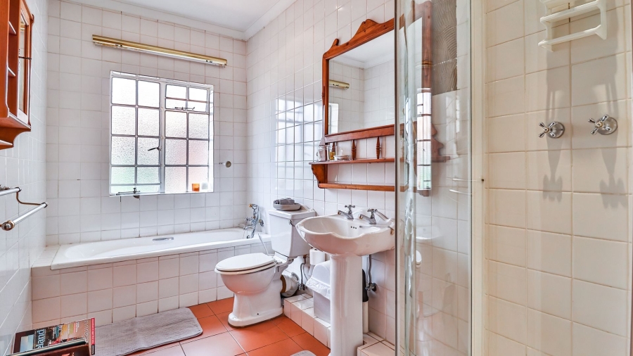 5 Bedroom Property for Sale in Linden Gauteng