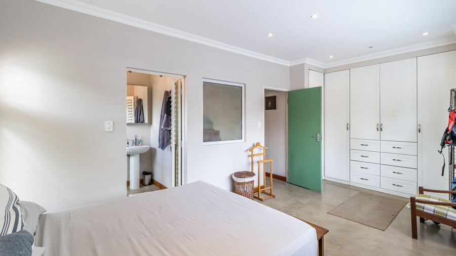 5 Bedroom Property for Sale in Linden Gauteng