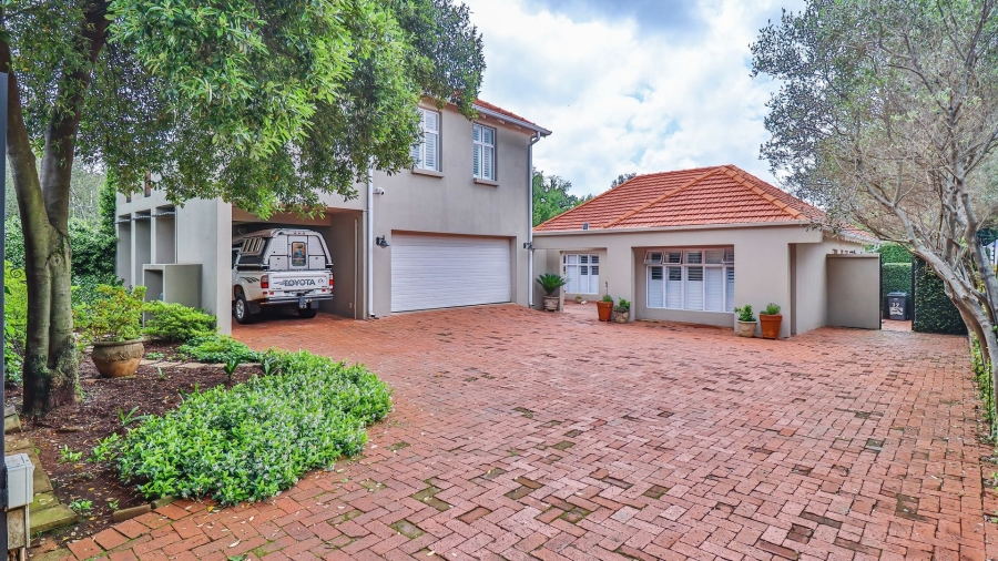 5 Bedroom Property for Sale in Linden Gauteng