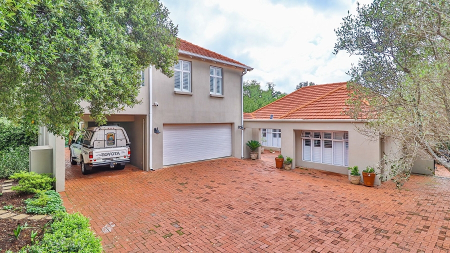 5 Bedroom Property for Sale in Linden Gauteng