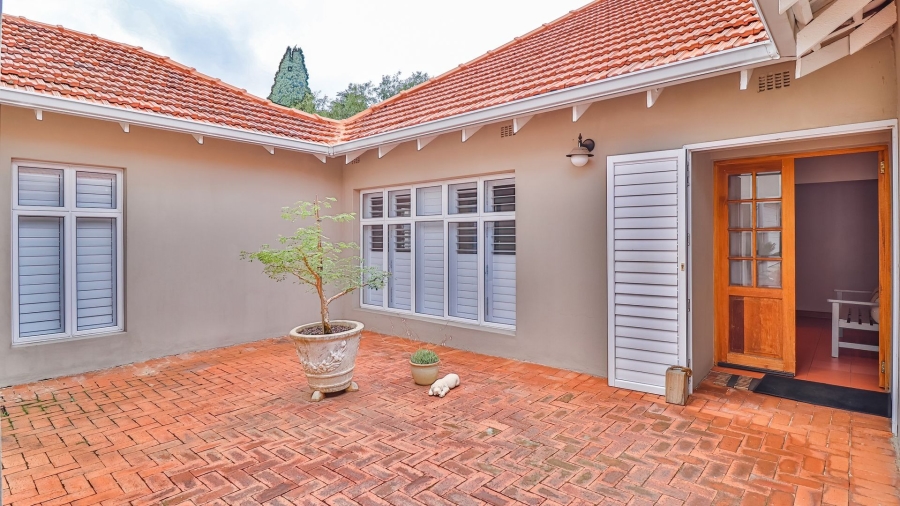 5 Bedroom Property for Sale in Linden Gauteng