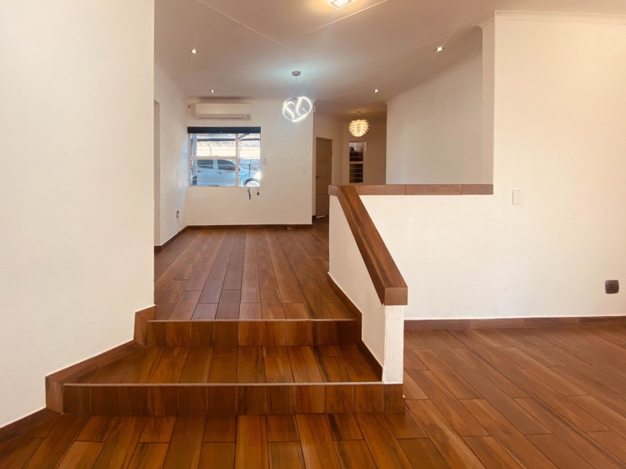 To Let 2 Bedroom Property for Rent in Magaliessig Gauteng