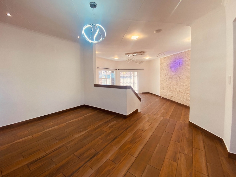 To Let 2 Bedroom Property for Rent in Magaliessig Gauteng