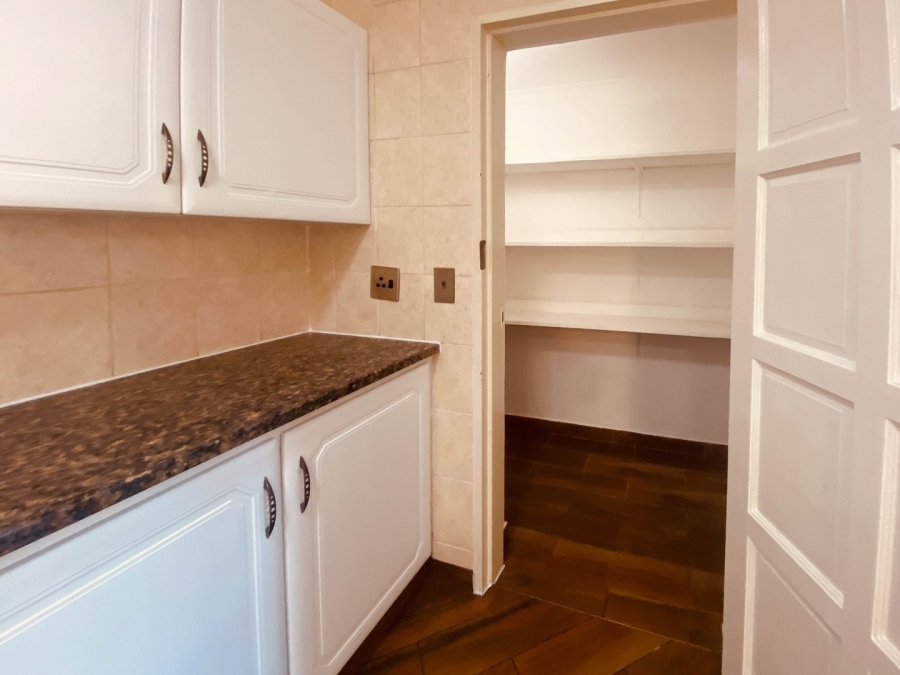 To Let 2 Bedroom Property for Rent in Magaliessig Gauteng