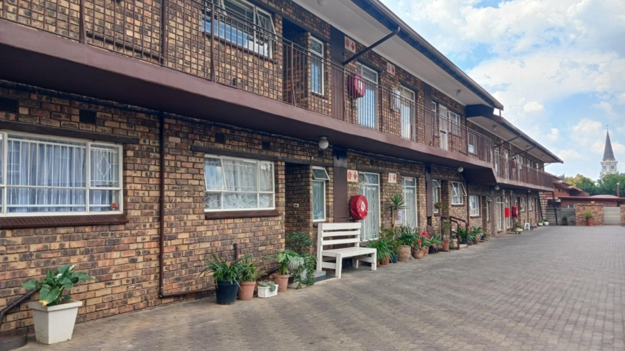 To Let 2 Bedroom Property for Rent in New Redruth Gauteng