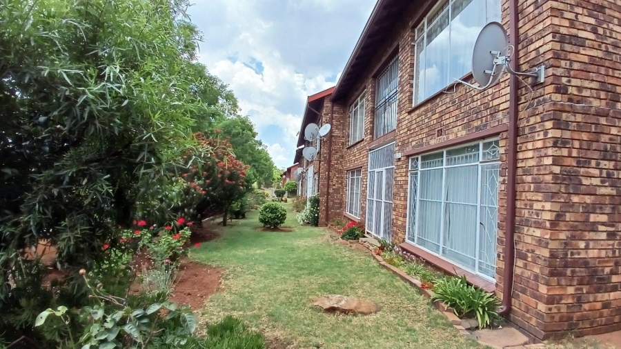 To Let 2 Bedroom Property for Rent in New Redruth Gauteng