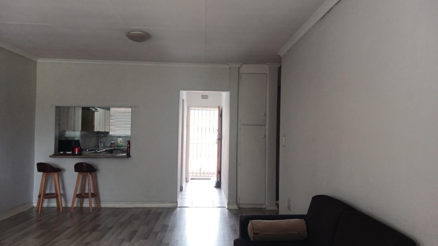To Let 2 Bedroom Property for Rent in New Redruth Gauteng