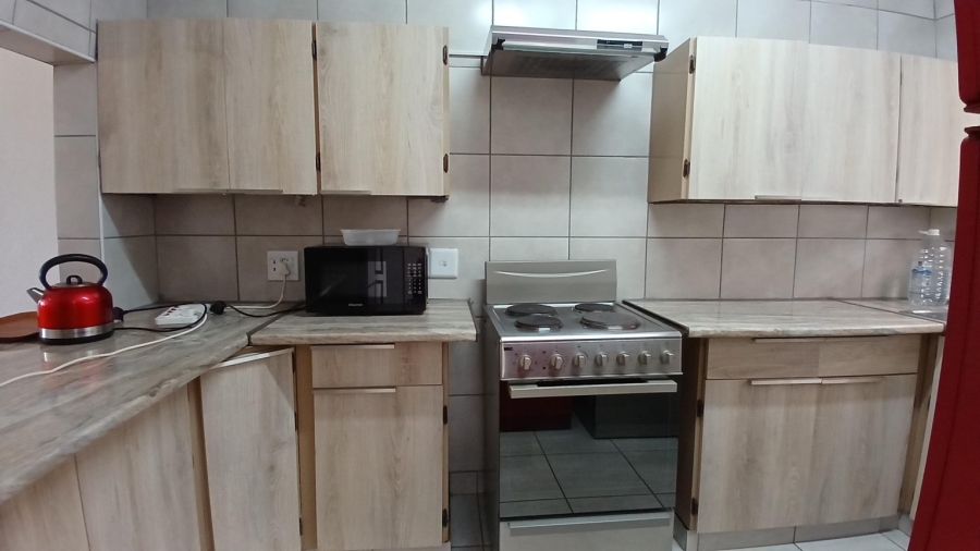 To Let 2 Bedroom Property for Rent in New Redruth Gauteng