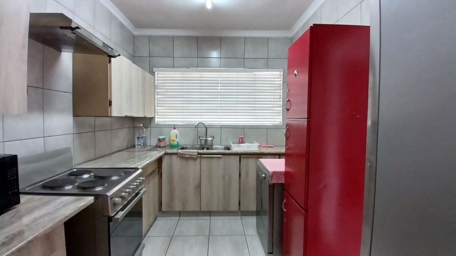 To Let 2 Bedroom Property for Rent in New Redruth Gauteng