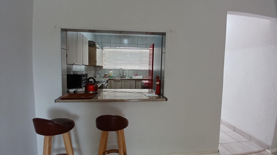 To Let 2 Bedroom Property for Rent in New Redruth Gauteng