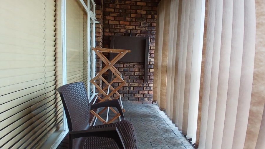 To Let 2 Bedroom Property for Rent in New Redruth Gauteng