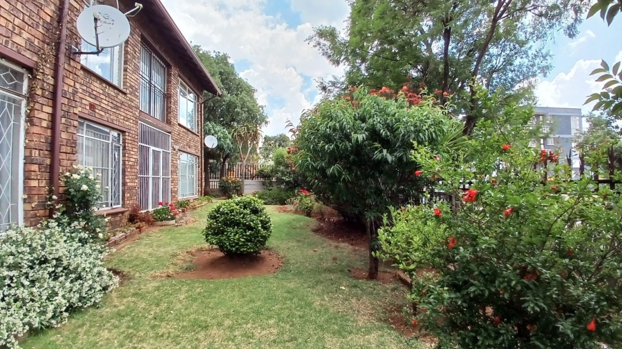 To Let 2 Bedroom Property for Rent in New Redruth Gauteng