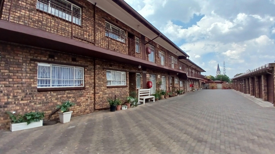 To Let 2 Bedroom Property for Rent in New Redruth Gauteng