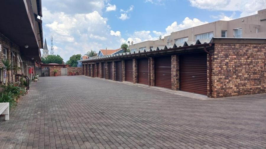 To Let 2 Bedroom Property for Rent in New Redruth Gauteng