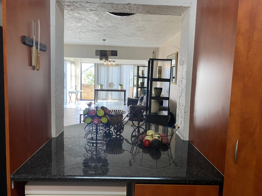 2 Bedroom Property for Sale in Corlett Gardens Gauteng