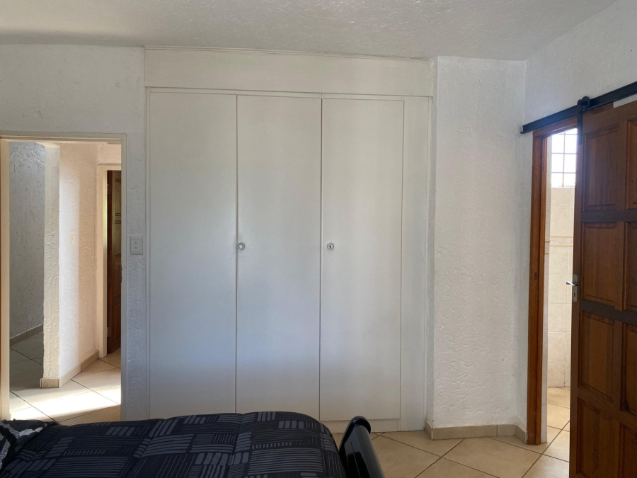 2 Bedroom Property for Sale in Corlett Gardens Gauteng