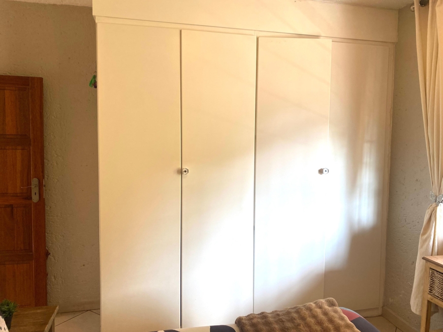 2 Bedroom Property for Sale in Corlett Gardens Gauteng