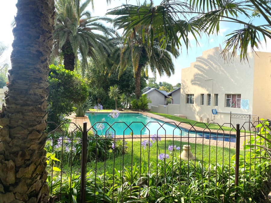 2 Bedroom Property for Sale in Corlett Gardens Gauteng