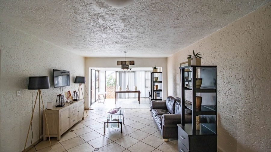 2 Bedroom Property for Sale in Corlett Gardens Gauteng