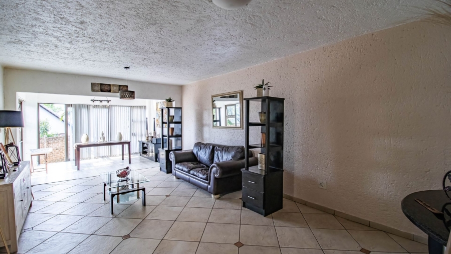 2 Bedroom Property for Sale in Corlett Gardens Gauteng