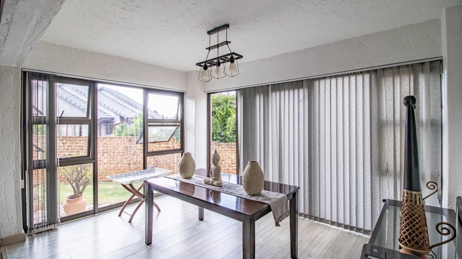 2 Bedroom Property for Sale in Corlett Gardens Gauteng