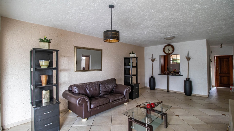 2 Bedroom Property for Sale in Corlett Gardens Gauteng