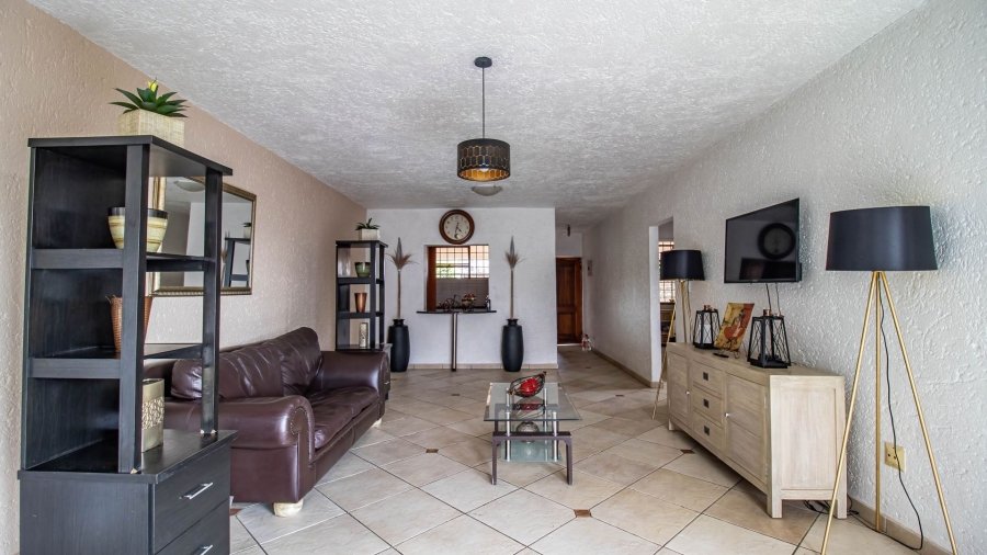 2 Bedroom Property for Sale in Corlett Gardens Gauteng