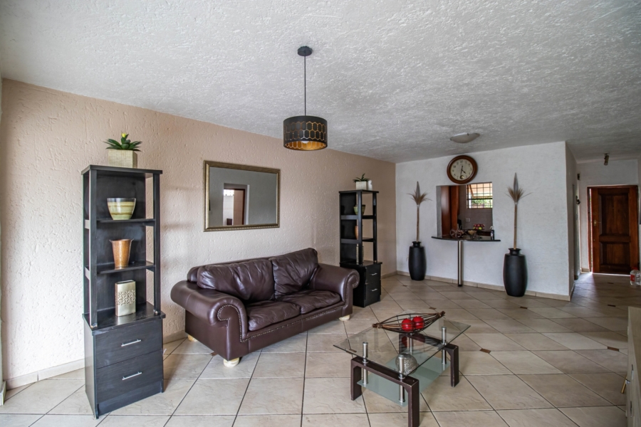 2 Bedroom Property for Sale in Corlett Gardens Gauteng