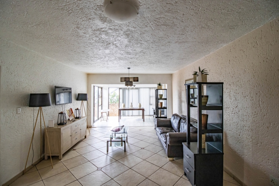 2 Bedroom Property for Sale in Corlett Gardens Gauteng